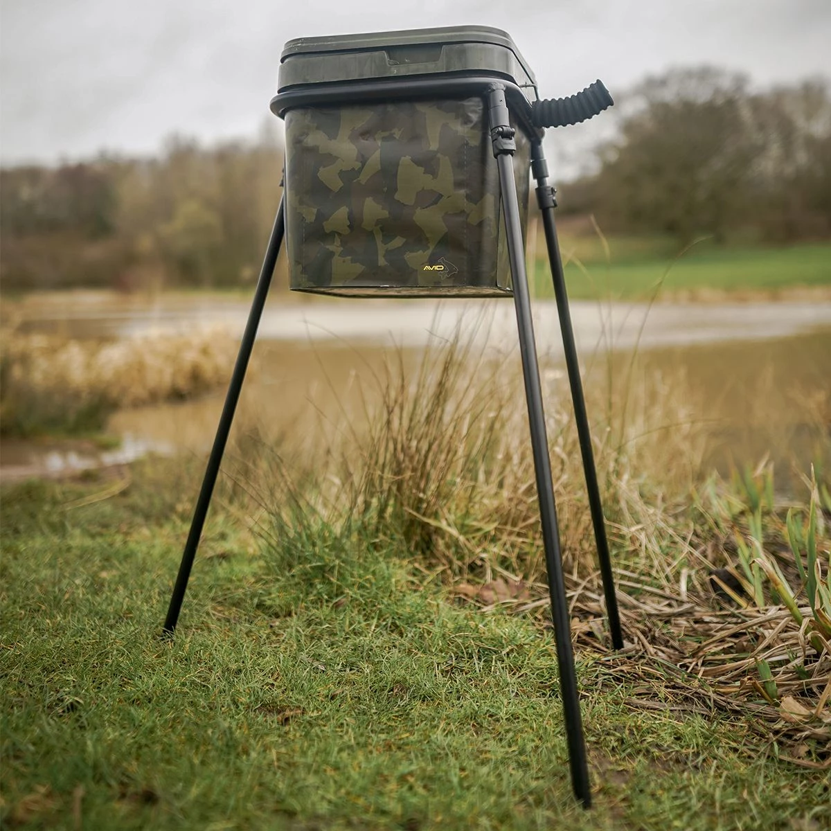 New β Avid Carp Lok Down Bucket Stand Miscellaneous β - Image 2