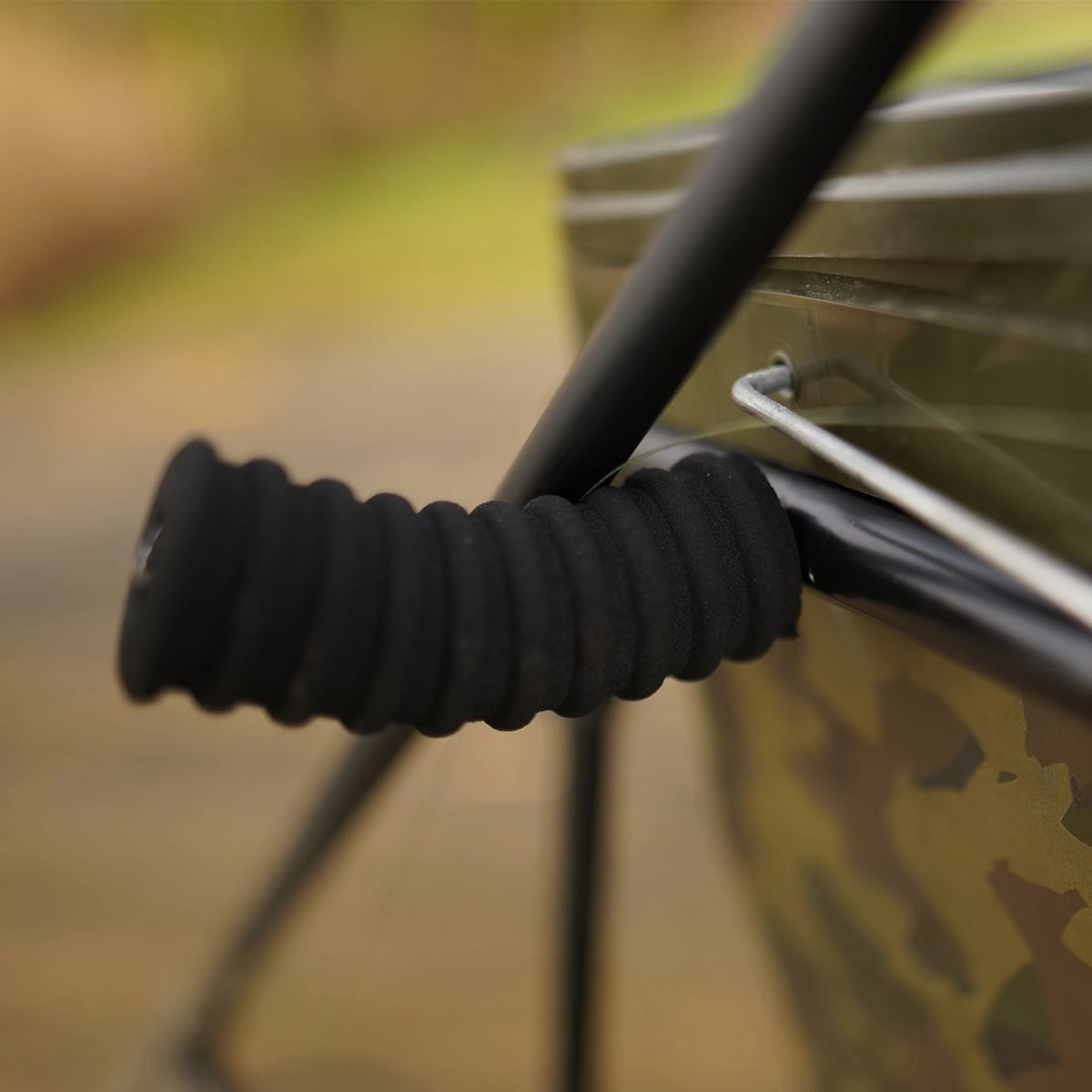 New β Avid Carp Lok Down Bucket Stand Miscellaneous β - Image 3